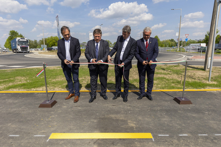 Fotó: MTI/Varga György Mosóczi: Több mint ezerötszáz kilométer útfejlesztés zajlik idén