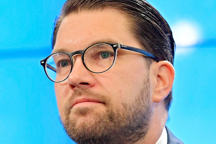 A zavargások és migránserőszak ellenére is gyengül a svéd jobboldal
