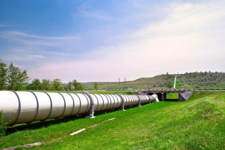 Menczer: Elfogadhatatlan a kőolajvezetékkel kapcsolatos fenyegetés