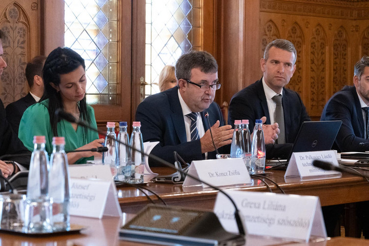 Palkovics: Az európai élvonalba kell emelni a magyar ipart