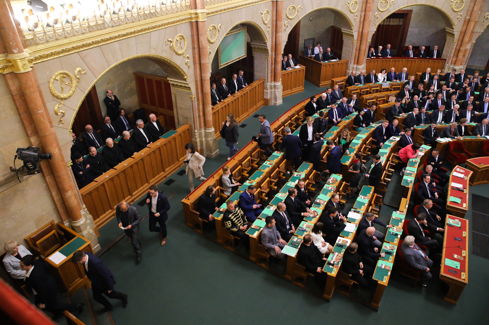 Megkezdődött az Országgyűlés alakuló ülése