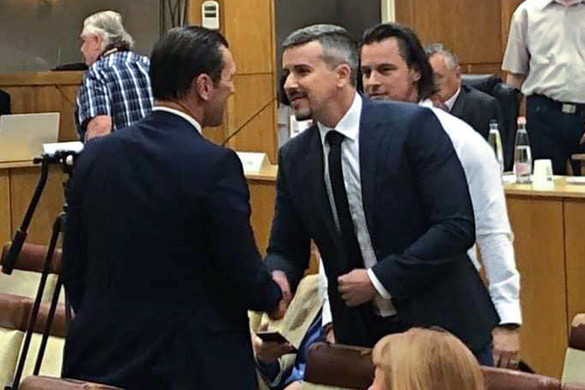 Szaniszló hálája a DK fasiszta tagozatának