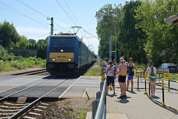 Hiába működik a fénysorompó, egyre több baleset történik