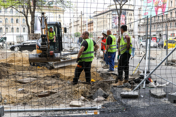 Megvédi a béreket és a munkahelyeket a kormány