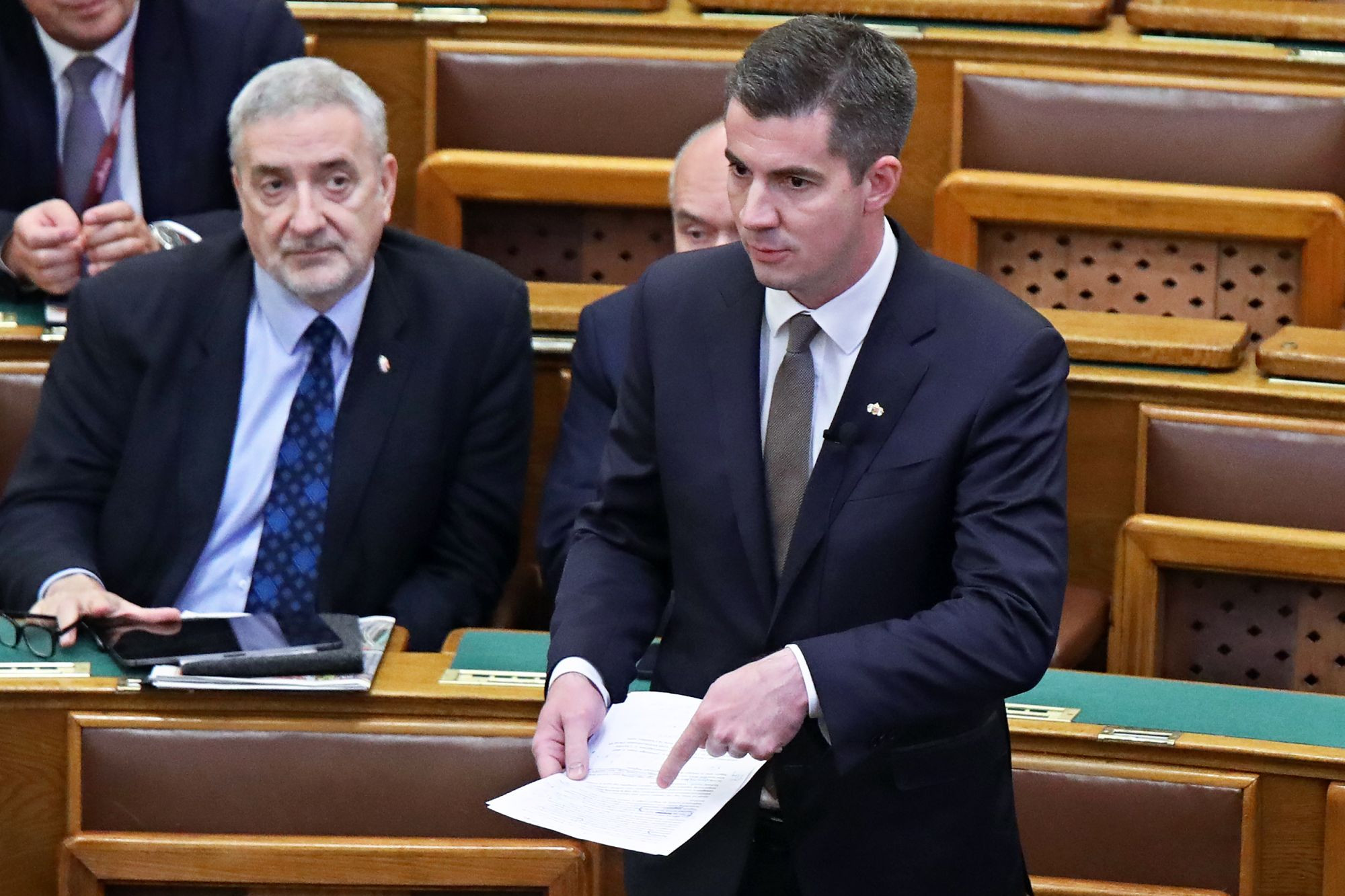 Véget vet a baloldali frakció­trükközésnek a kormány
