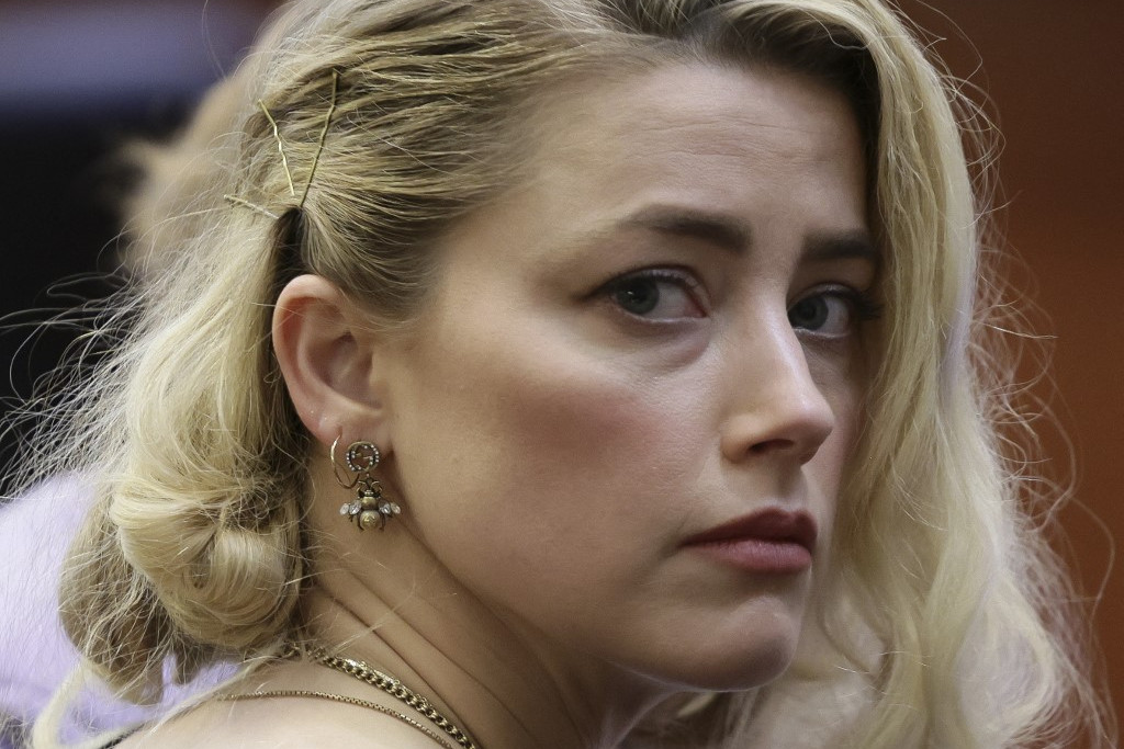 Amber Heard a tárgyalóteremben