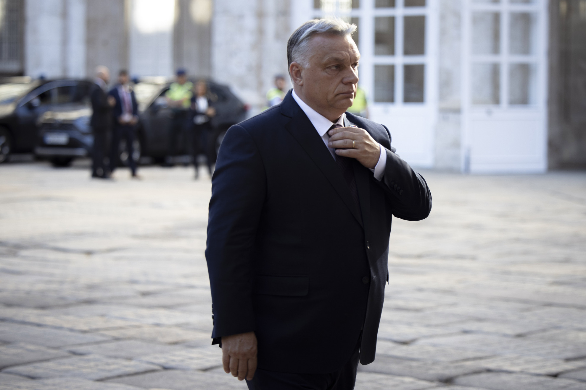 Orbán Viktor miniszterelnök érkezik VI. Fülöp spanyol király az állam- és kormányfők részére adott gálavacsorájára a madridi Királyi Palotába 2022. június 28-án