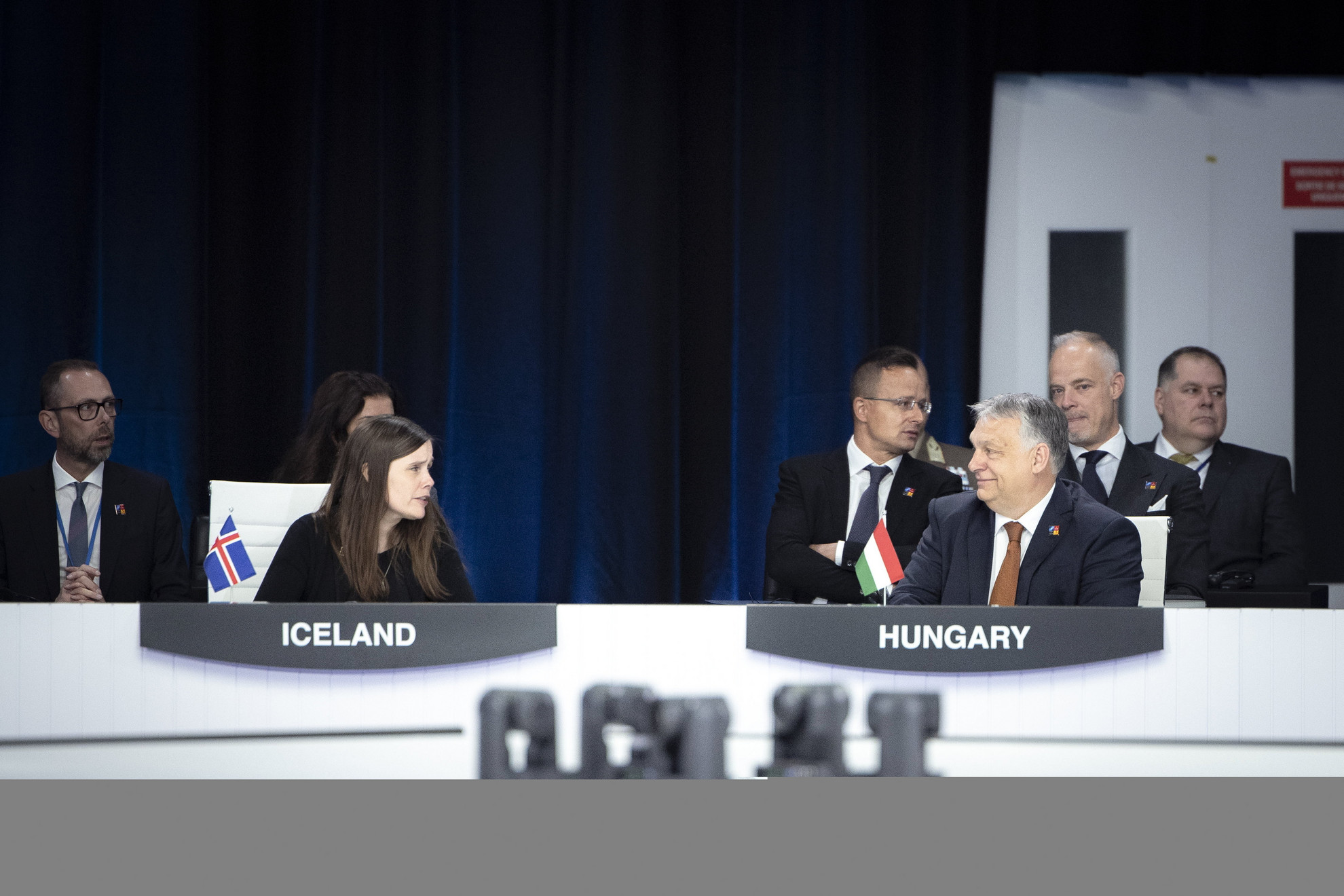 Fotó: MTI/Miniszterelnöki Sajtóiroda Orbán Viktor magyar és Katrín Jakobsdóttir izlandi kormányfő (b) a NATO állam- és kormányfői kétnapos madridi csúcstalálkozójának második napján, 2022. június 30-án