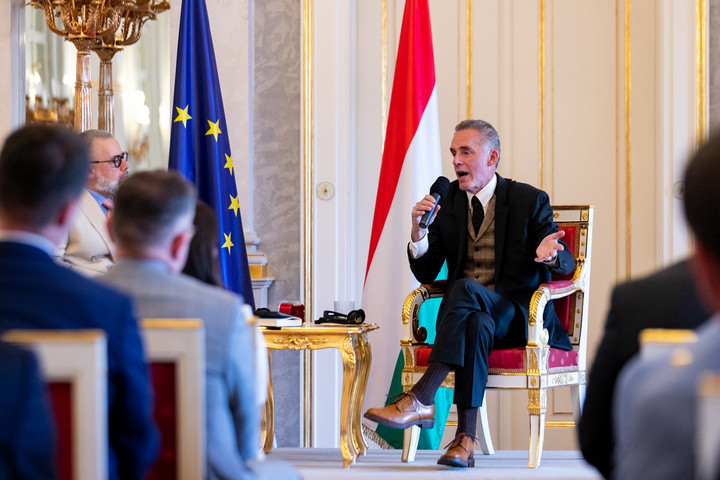 Fotó: Facebook/Novák Katalin Jordan B. Peterson tartott előadást a Sándor-palotában