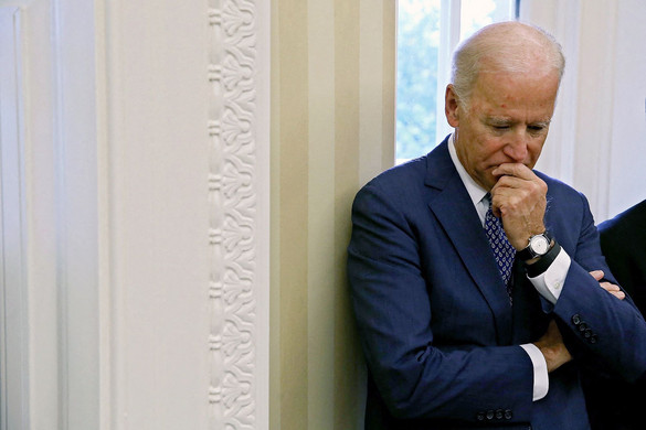 Joe Biden feje fölött összecsapnak a hullámok