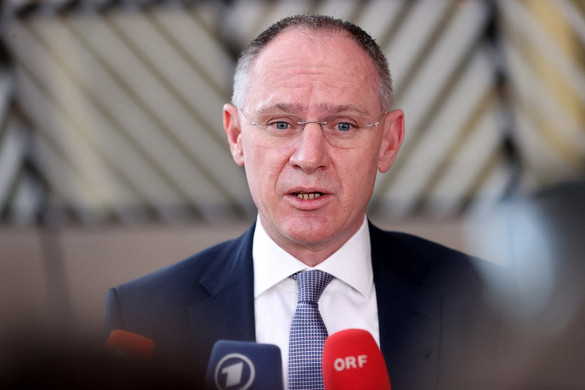 Határozottabb európai határvédelmi politikát sürget az osztrák belügyminiszter