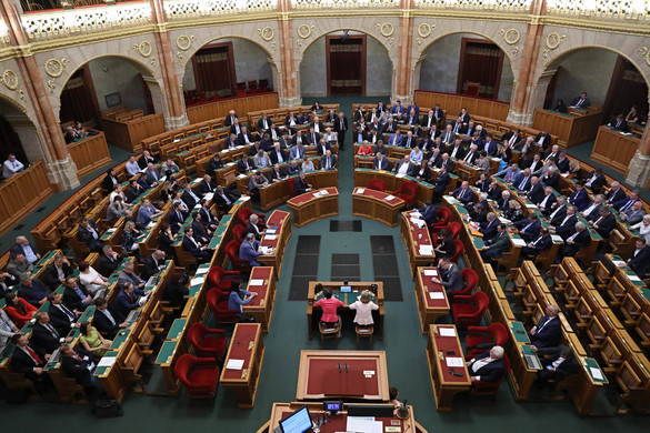 A baloldali módosítók 3240 milliárd forintos adóemelést jelentenének