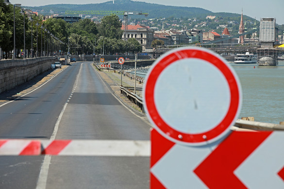Ezúttal egy hónapra zárja le a rakpartot az autósok elől Karácsony Gergely
