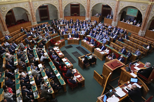 Parlamenti nagyüzem: jelentős törvényekről dönt a Ház kedden