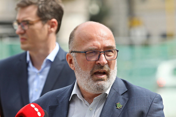 Két év sárdobálás után békülne a baloldal