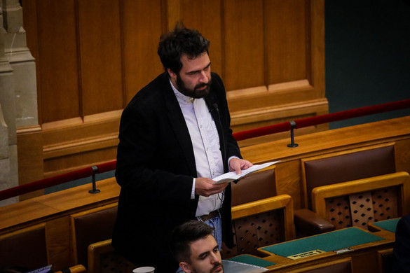 Se beszélni, se helyesen írni nem tud Karácsony szélsőbalos haverja