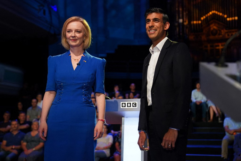 Félbeszakadt a brit miniszterelnök-jelöltek tévévitája
