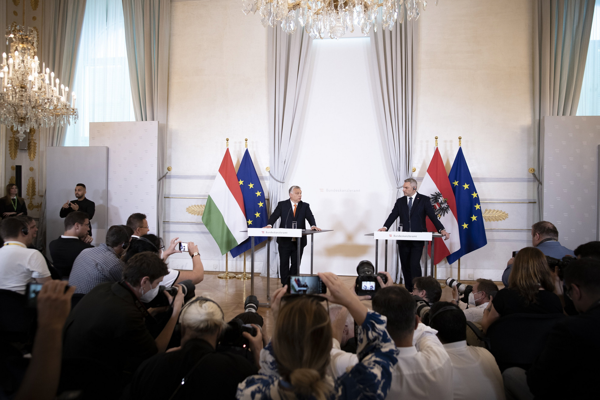 A szankciókról és az energiáról kérdezték Orbán Viktort és Karl Nehammert az újságírók Bécsben
