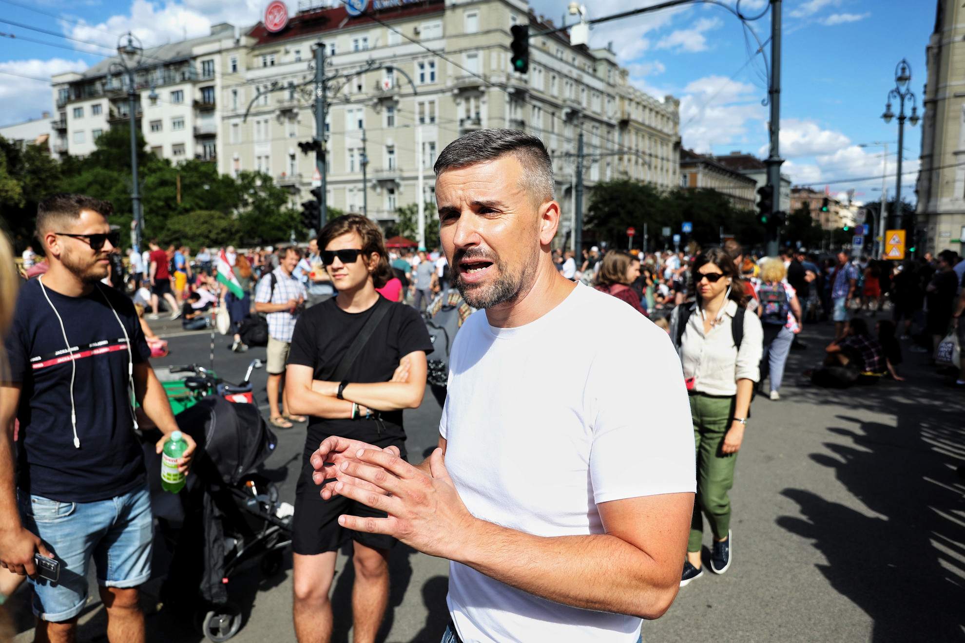 Jakab Péter, a Jobbik leváltott elnöke is kiment hergelni a tüntetőket