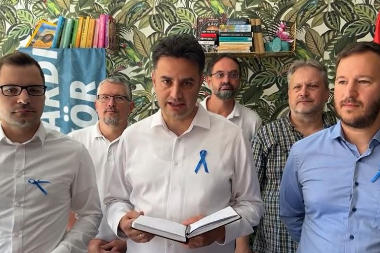Fotó: Facebook Vasárnapi program: sajtótájékoztató. Az áljobboldali hódmezővásárhelyi polgármester továbbra is az országos politikába igyekszik bekerülni