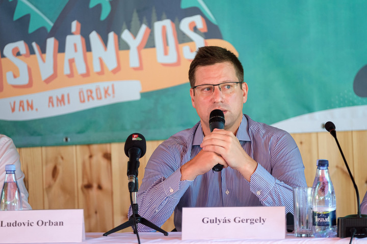Gulyás Tusványoson: Téves döntés volt a szankciókat az energiára is kiterjeszteni