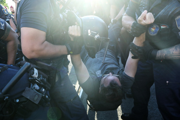 Megbénították a tüntetők a belváros forgalmát