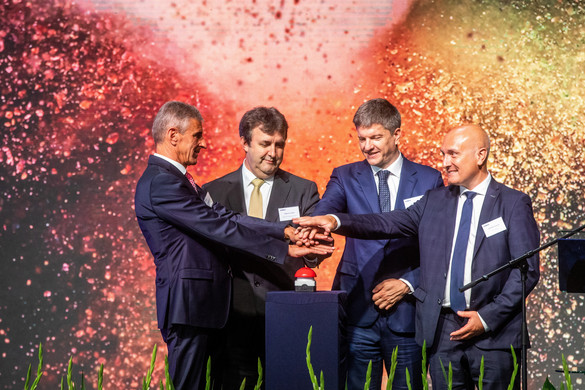Átadták az Airbus új, gyulai gyárát