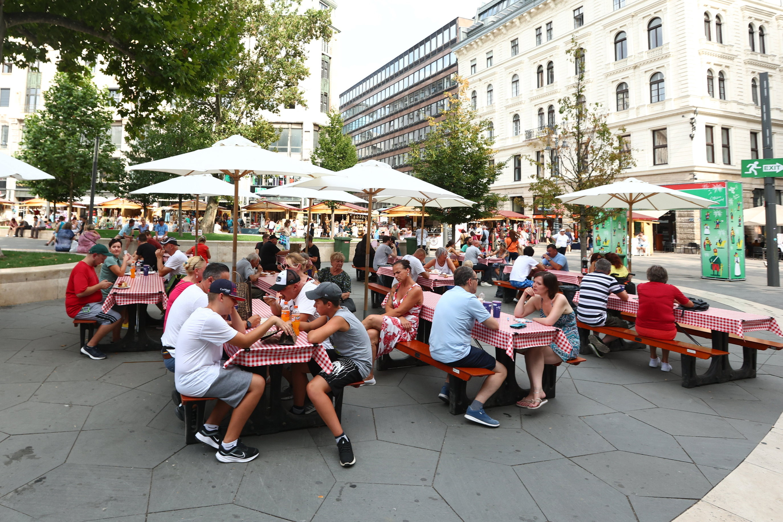 Este nyolckor lezárták a fővárosi szabadtéri rendezvényeket