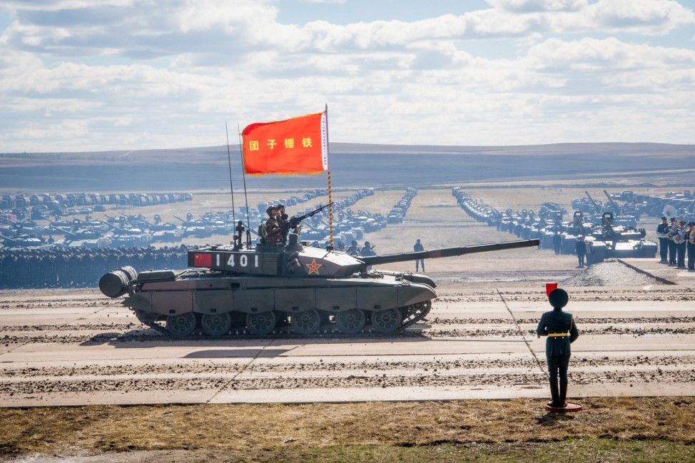 Orosz, kínai és mongol csapatok felvonulása a Vosztok-2018 hadgyakorlaton.