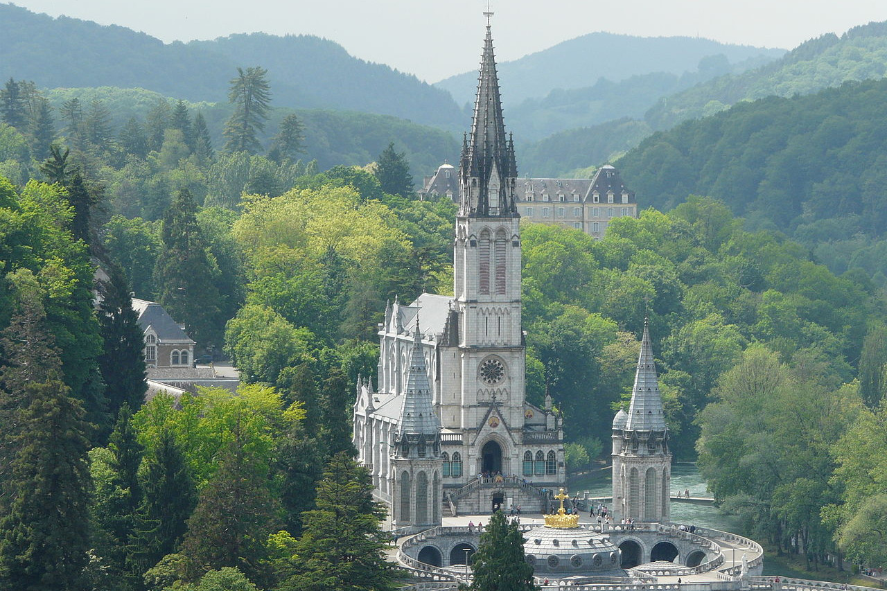 A Szeplőtelen Fogantatás bazilikája Lourdes-ban