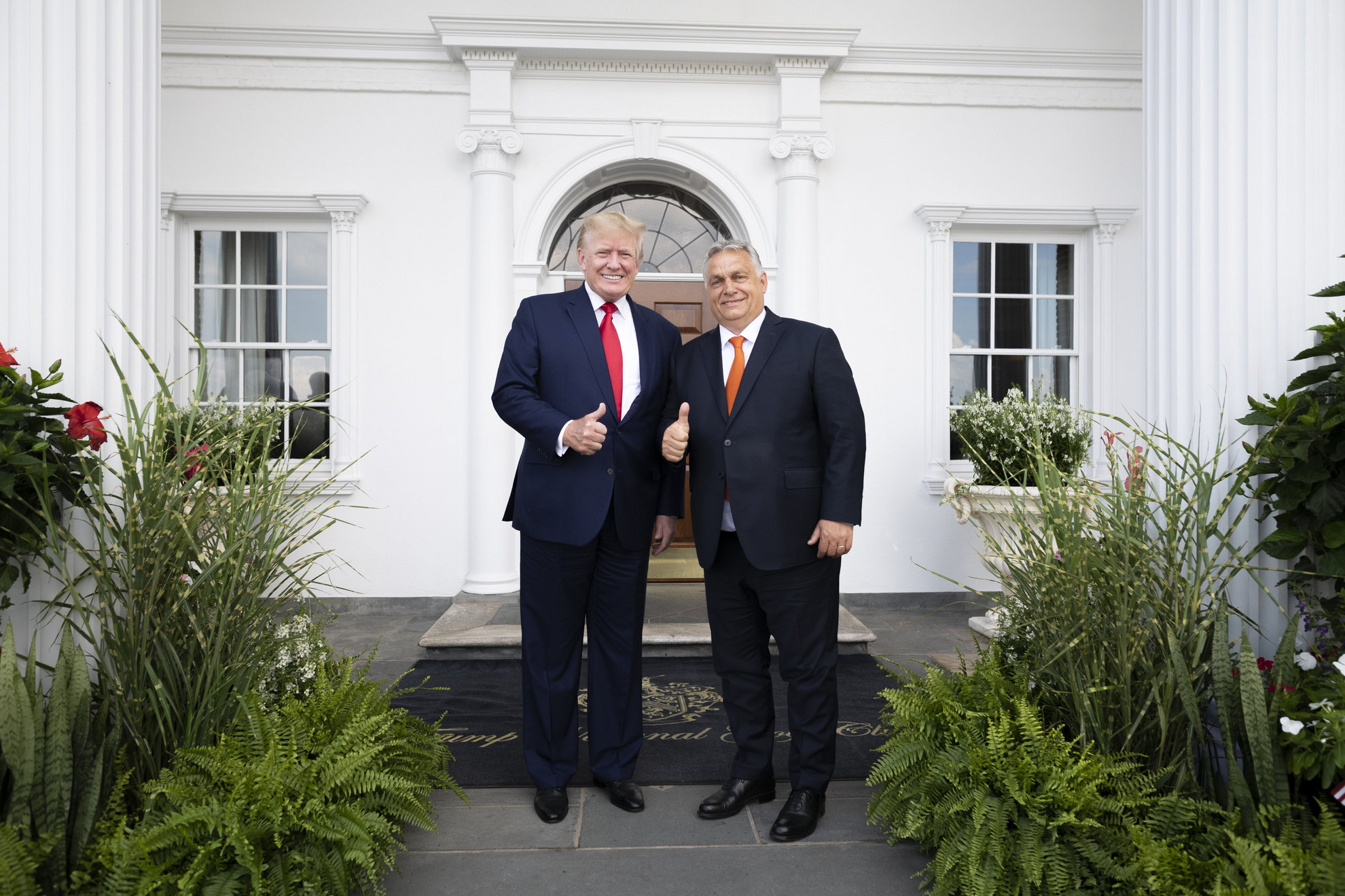 Orbán Viktor miniszterelnök (j) és Donald Trump (b) találkozója a korábbi amerikai elnök New Jersey állambeli bedminsteri birtokán 2022. augusztus 2-án
