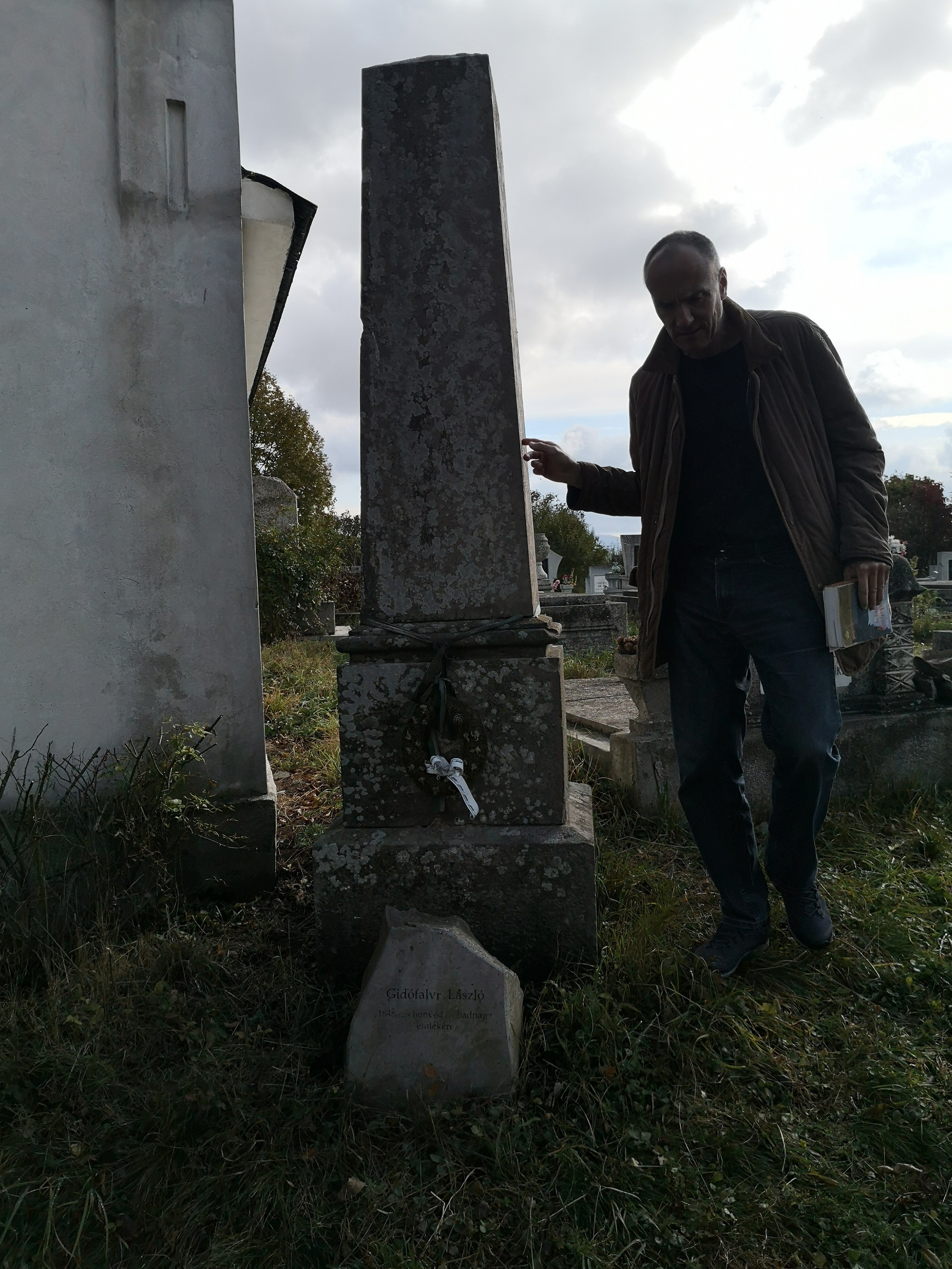 Gidófalvi László 48-as honvéd főhadnagy síremléke a szotyori temetőben