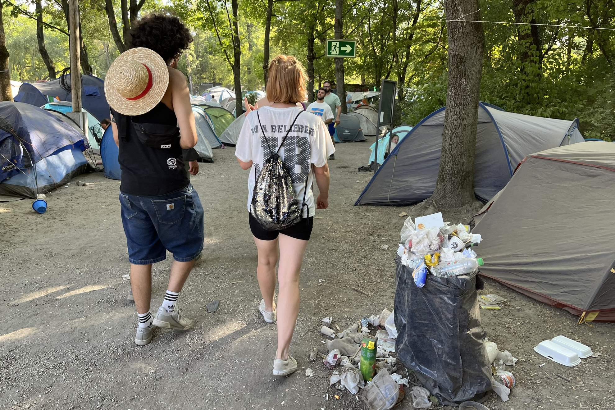 Fotó: MH/Görgényi Levente Napok óta kerülgetik a fesztiválozók a teli kukákat a Szigeten