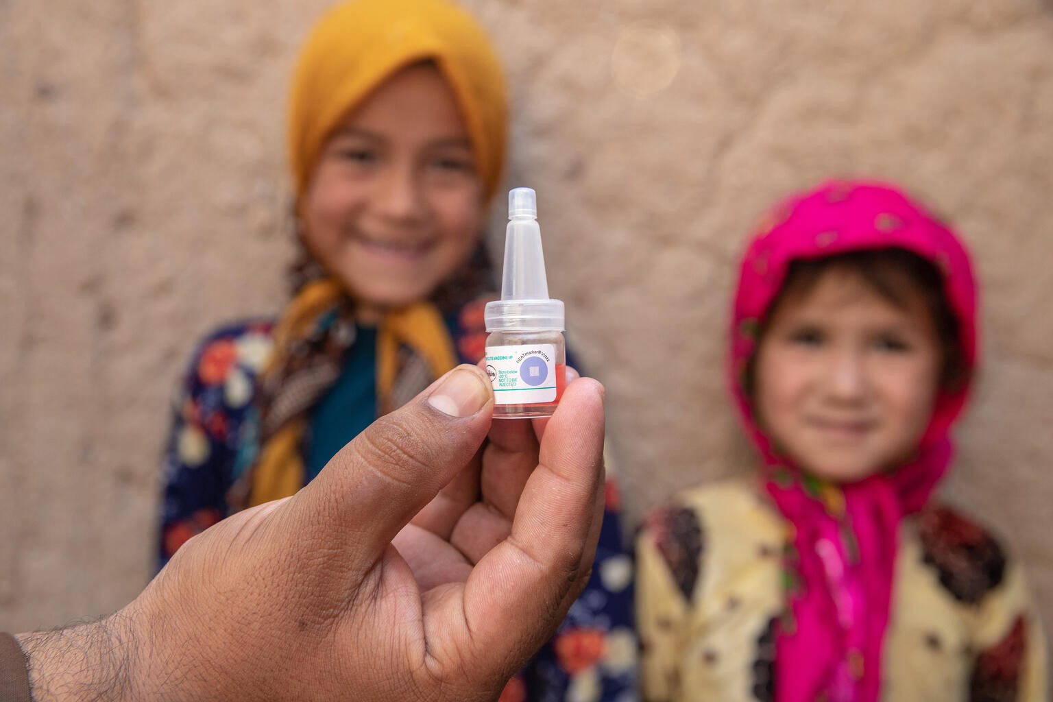 A gyermekvédelmi szervezet igyekszik gyógyszereket és alapvető higiéniai készítményeket juttatni az afgán gyerekeknek