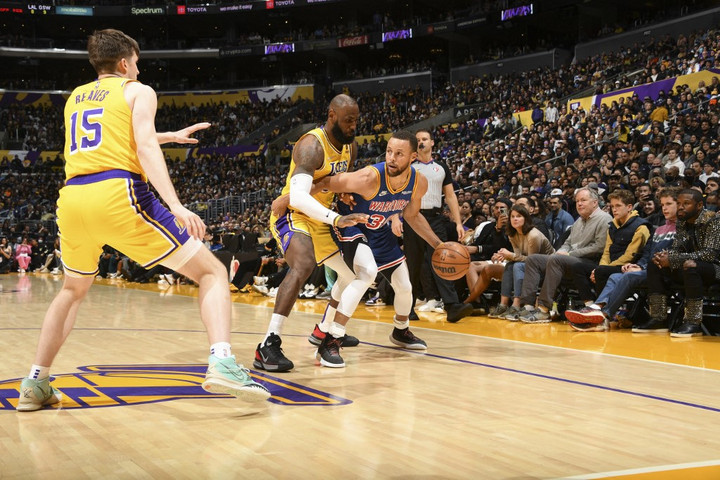Warriors-Lakers rangadóval indul az NBA új idénye
