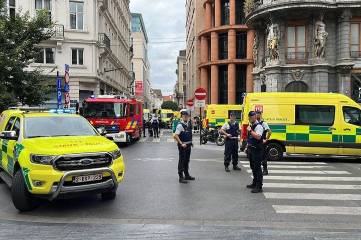 Gyilkossági kísérlettel vádolják a furgonsofőrt, aki belehajtott egy brüsszeli kávézó teraszába