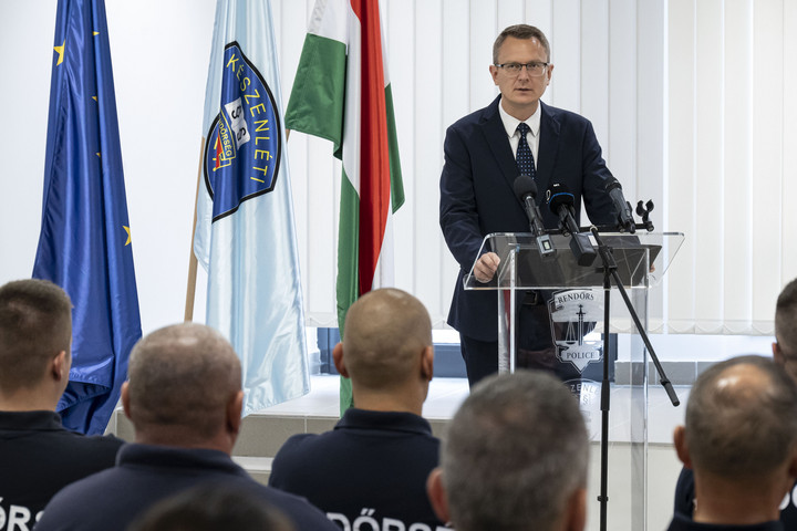 Rétvári: Más országok határait is hatékonyan védik a magyar rendőrök