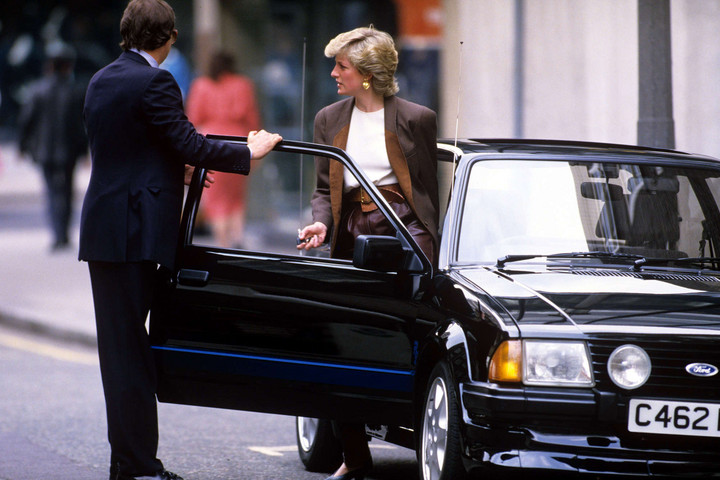 Elárverezik Diana hercegnő egyedi Ford Escortját a hétvégén