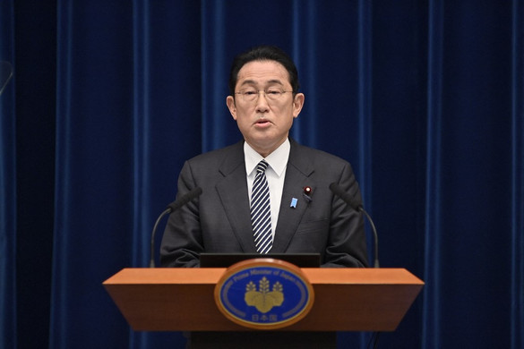 Koronavírusos lett Fumio Kisida japán miniszterelnök