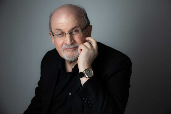 Gyilkossági kísérlet miatt vádat emeltek Salman Rushdie támadója ellen