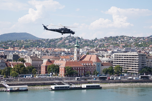 Helikopterek a főváros egén
