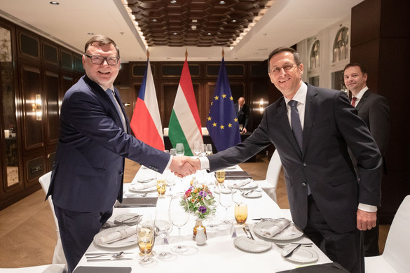 Cseh kollégájával tárgyalt Varga Mihály