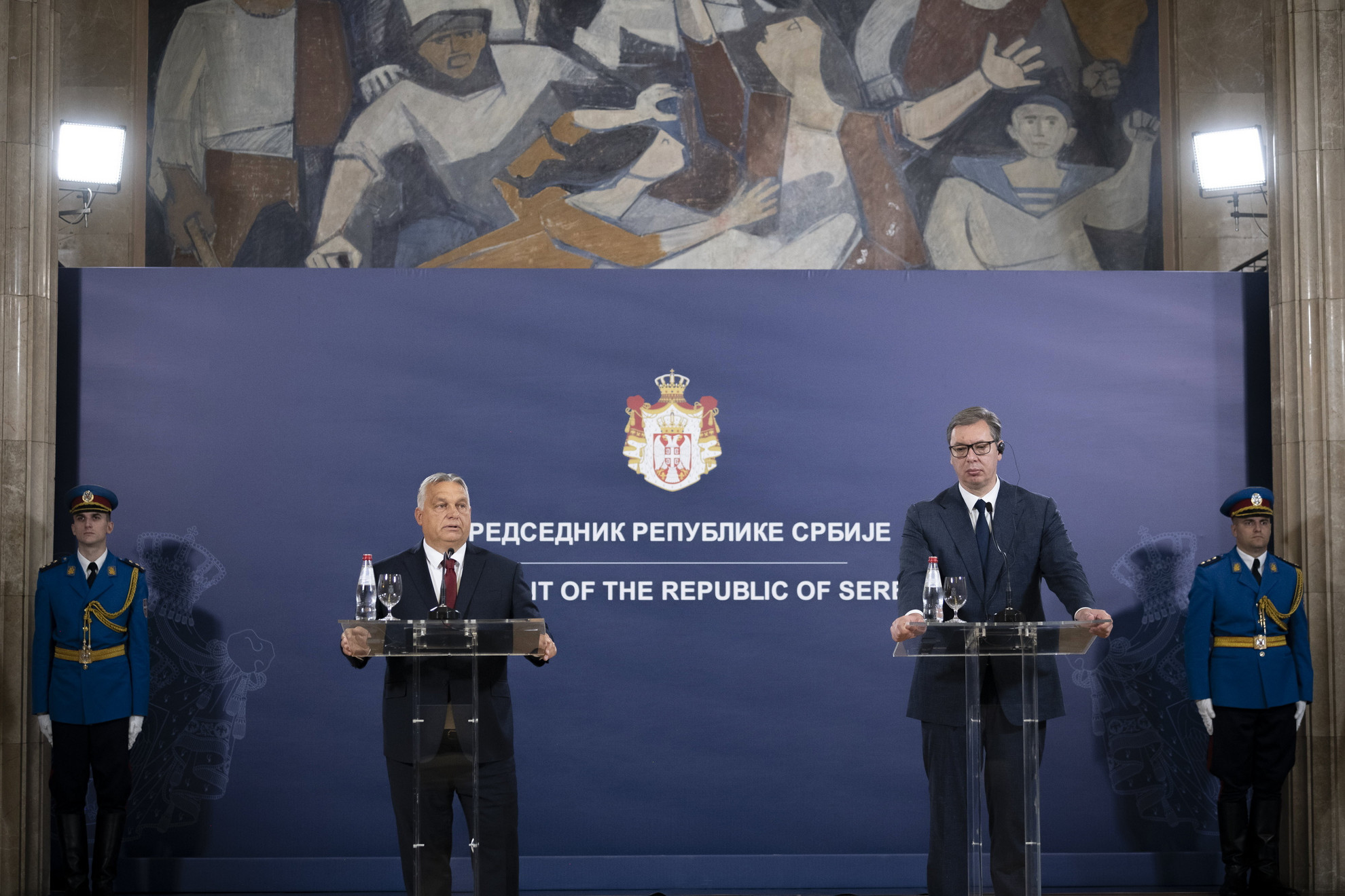 Orbán Viktor kormányfő és Aleksandar Vucic szerb elnök sajtótájékoztatót tart a belgrádi elnöki hivatalban