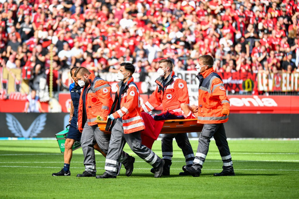 Sallai Roland a Leverkusen elleni Bundesliga találkozón komoly sérülést szenvedett