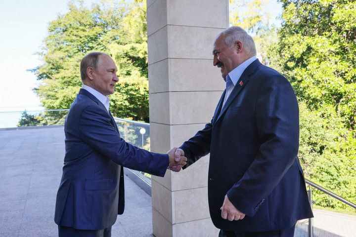 Putyin: Európának tisztelnie kell Moszkvát és Minszket