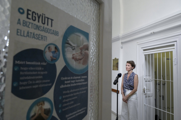 Fotó: MTI/Koszticsák Szilárd Megérkezett Magyarországra az első szállítmány az új vakcinából