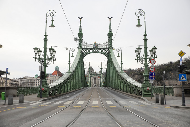 FKF: Szerda éjszaka mossák a Szabadság hidat és a városligeti Zielinski hidat