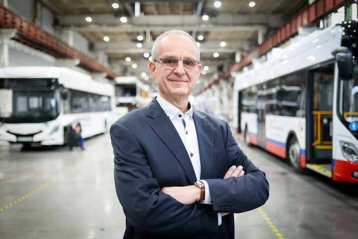 Fotó: MH/Hegedüs Róbert Piros-fehér-zöldben vonult fel az Ikarus Hannoverben