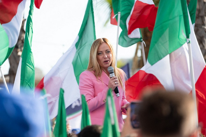 Giorgia Meloni támogatásáról biztosította Ukrajnát az elnökének küldött üzenetében