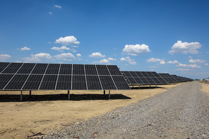 Negyedével nőtt a napelemek által termelt villamos energia mennyisége júniusban